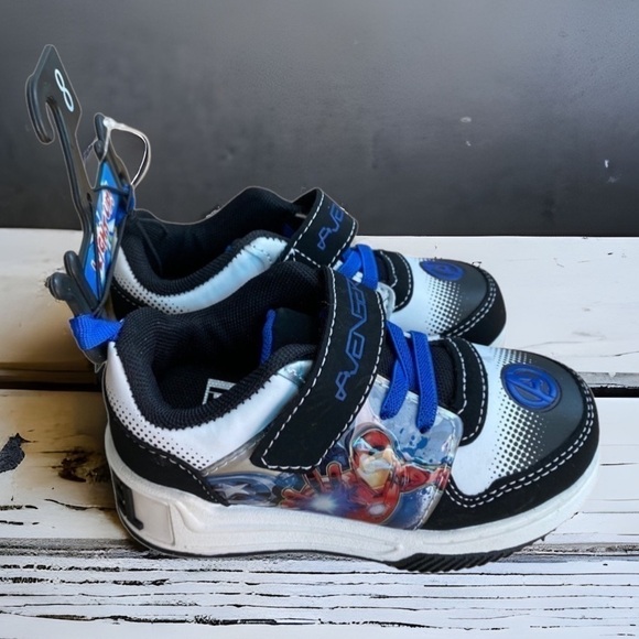 Marvel Avengers Light Up Shoes Sneakers NWT Sz 8 Toddler Blue White Black - Picture 1 of 5
